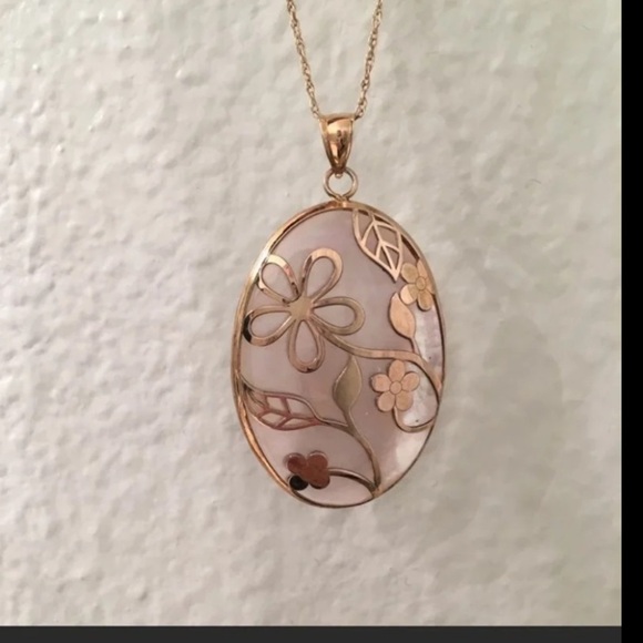 Mother-of-Pearl Flower Filigree 18" Pendant Necklace in 14k Gold - Picture 1 of 8